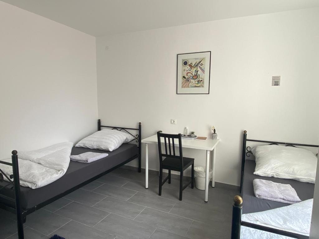 Pension Am Kreisel Kassel Exterior photo